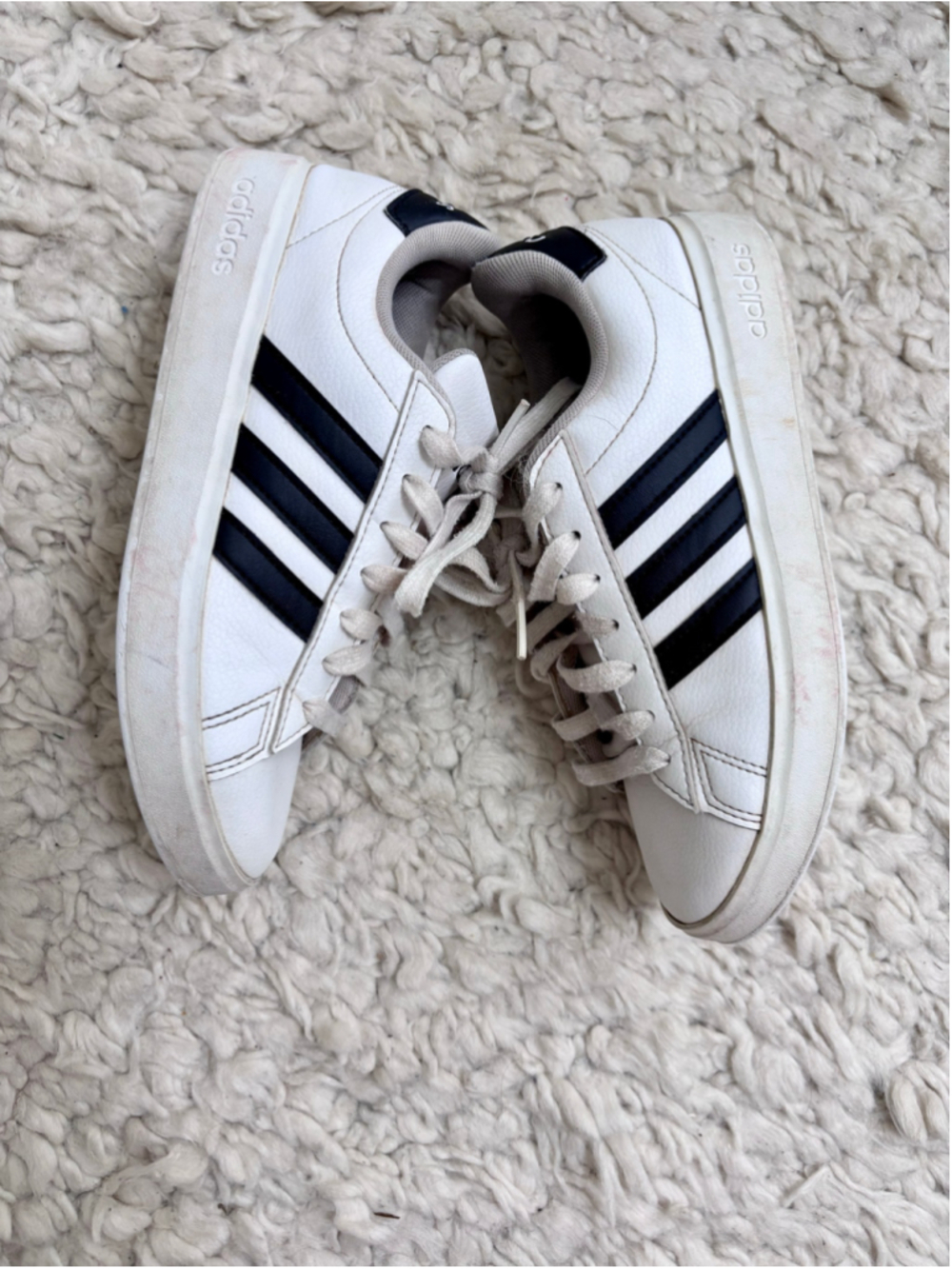 Women's Adidas Sneakers White Black Stripes Size 5 Lace Up Classic - Picture 6 of 8